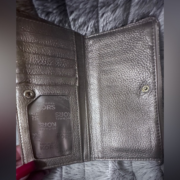 Michael Kors wallet EUC - Picture 3 of 6